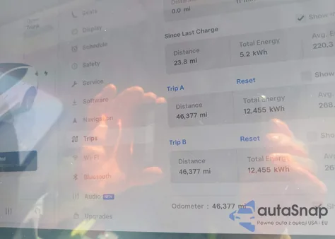 2023 Tesla Model Y Awd/Long Range Dual Motor All-Wheel Drive z USA, uszkodzony, nr VIN 7SAYGAEE0PF806900